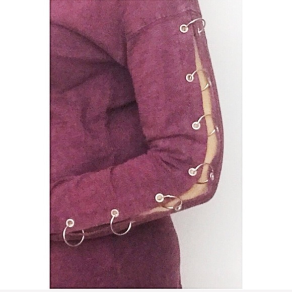 📍SALE Sassy Chic Raspberry Ring Sleeve Top S - Picture 3 of 5